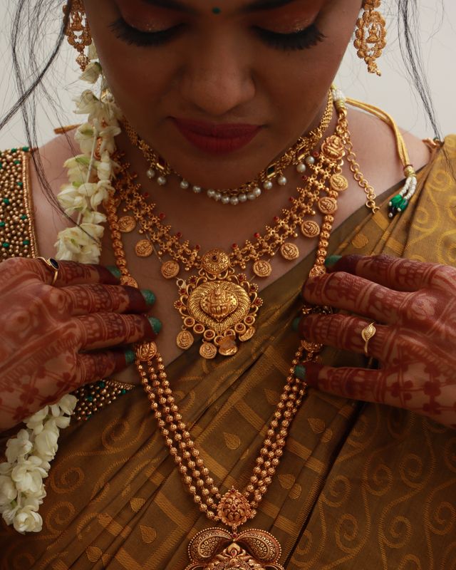 Gold bridal jewellery, example style